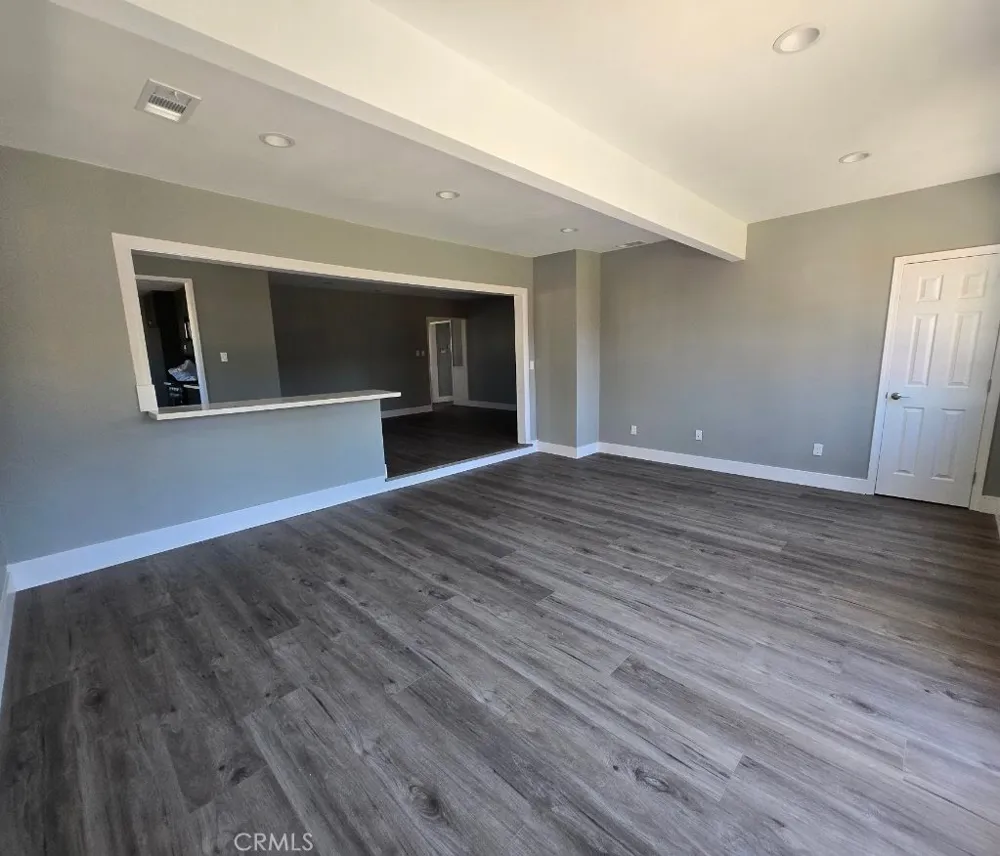 17001 Cantara Lake Balboa, CA 91406