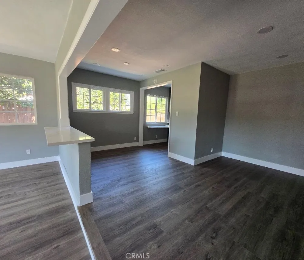17001 Cantara Lake Balboa, CA 91406