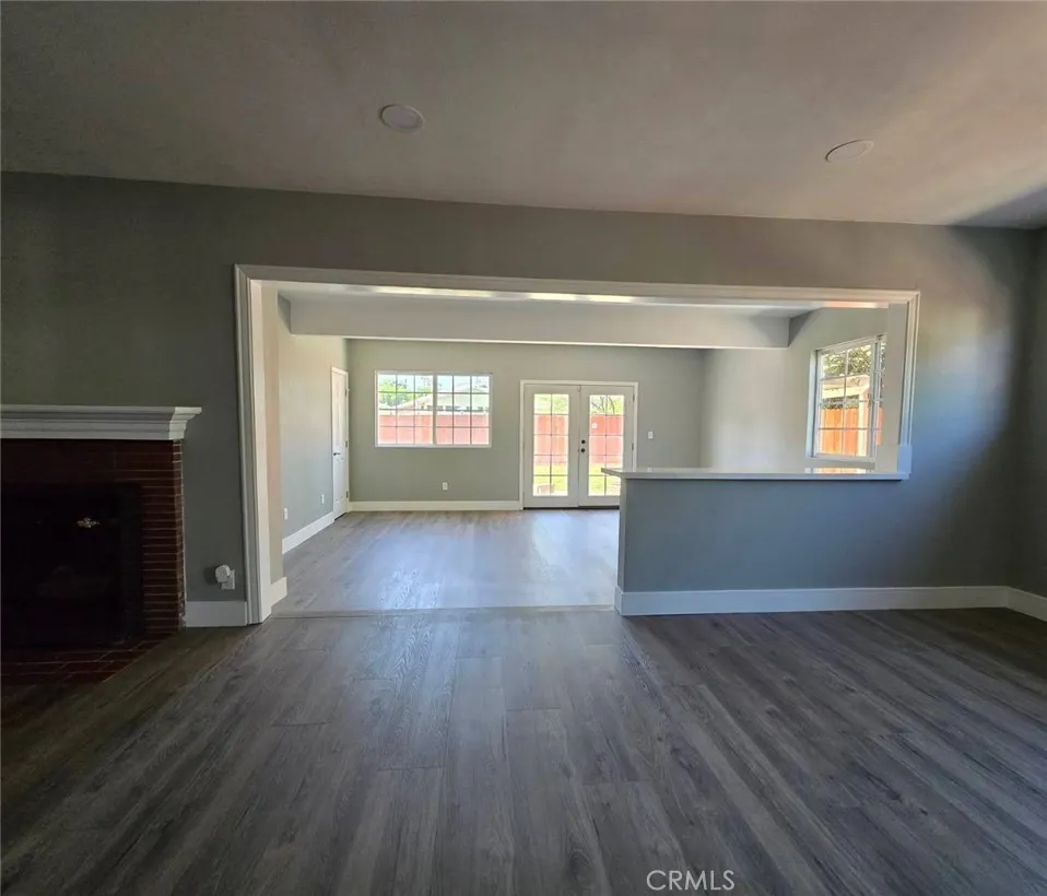 17001 Cantara Lake Balboa, CA 91406