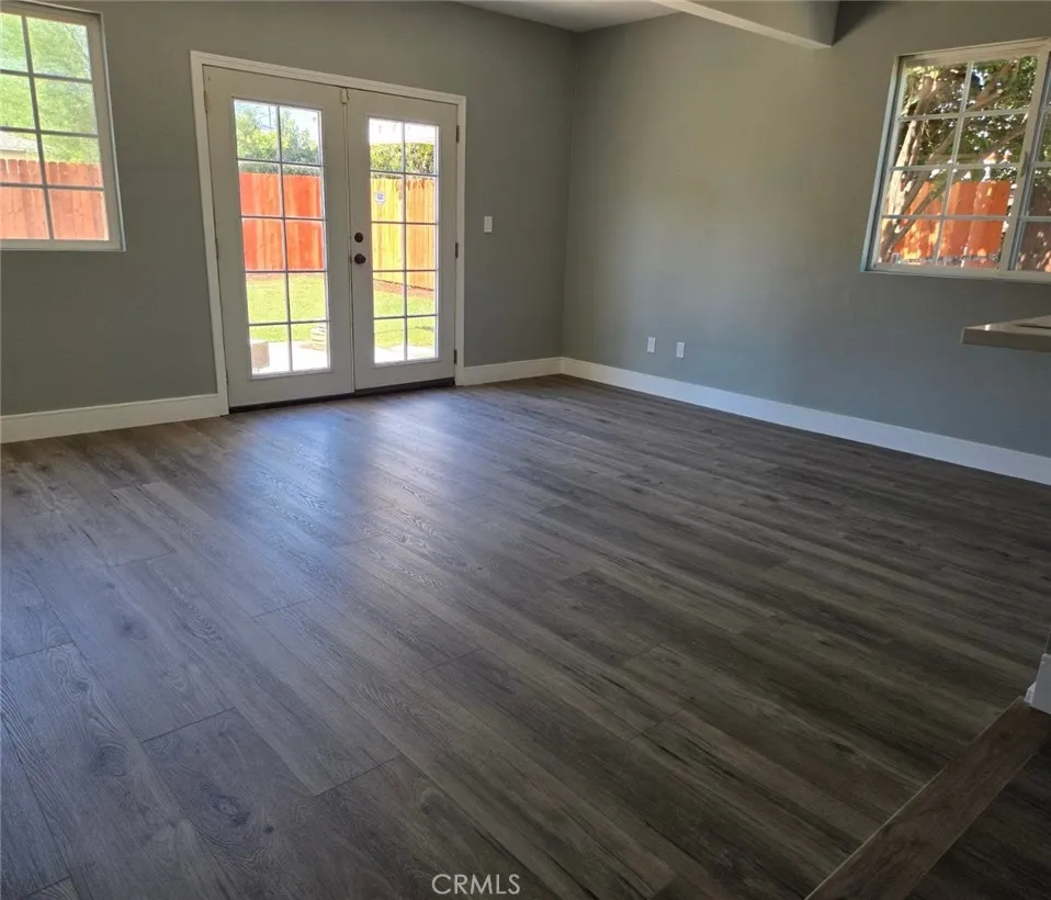 17001 Cantara Lake Balboa, CA 91406