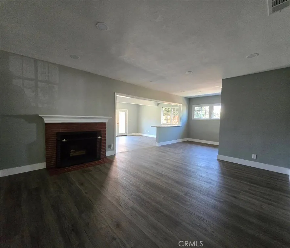 17001 Cantara Lake Balboa, CA 91406