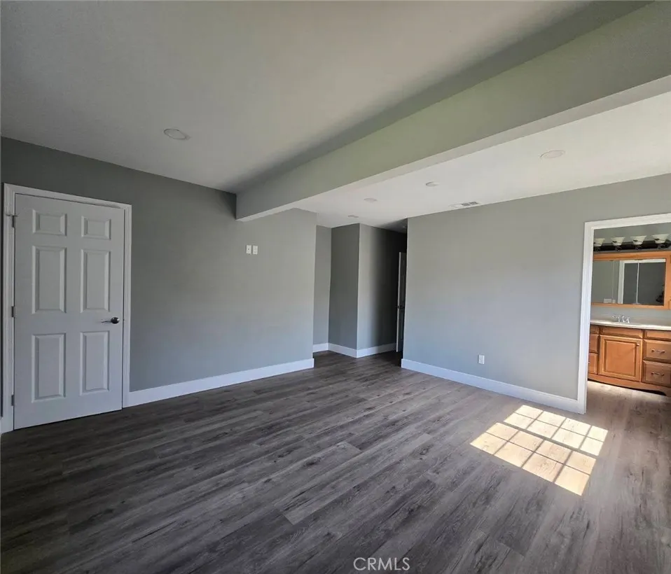 17001 Cantara Lake Balboa, CA 91406