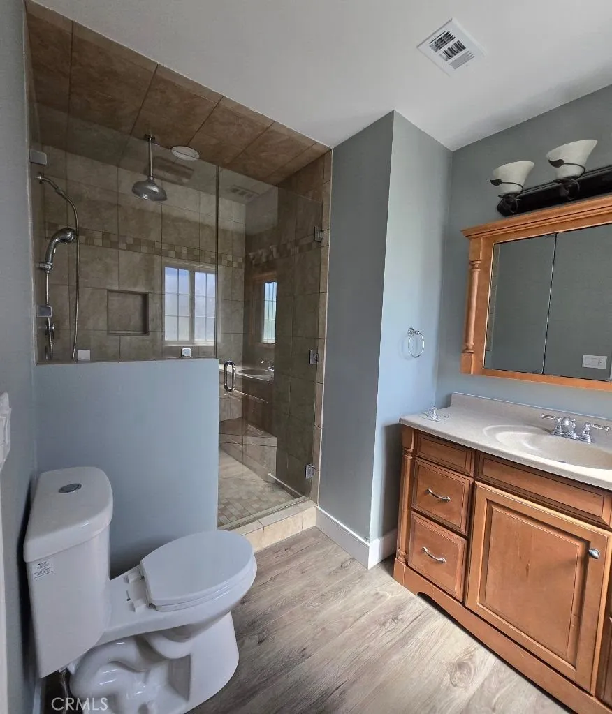 17001 Cantara Lake Balboa, CA 91406