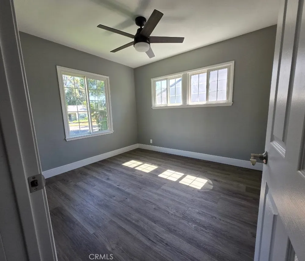 17001 Cantara Lake Balboa, CA 91406