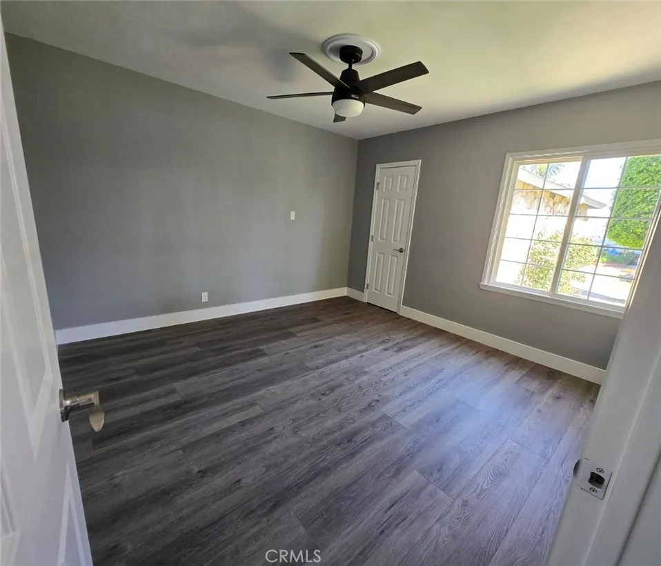 17001 Cantara Lake Balboa, CA 91406