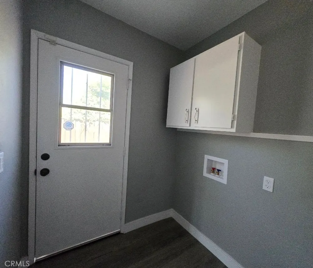 17001 Cantara Lake Balboa, CA 91406