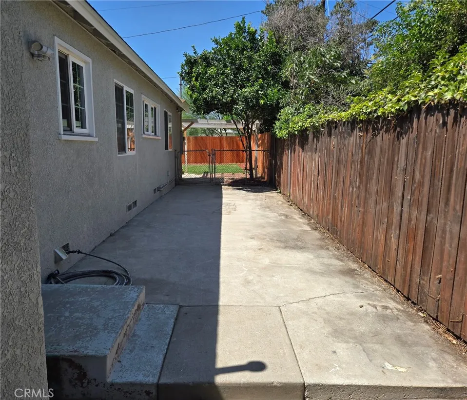 17001 Cantara Lake Balboa, CA 91406