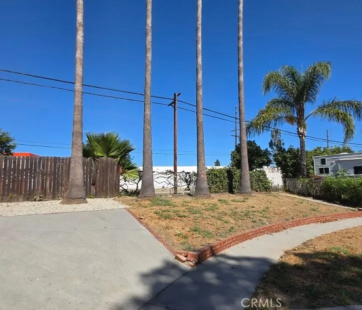 17001 Cantara Lake Balboa, CA 91406