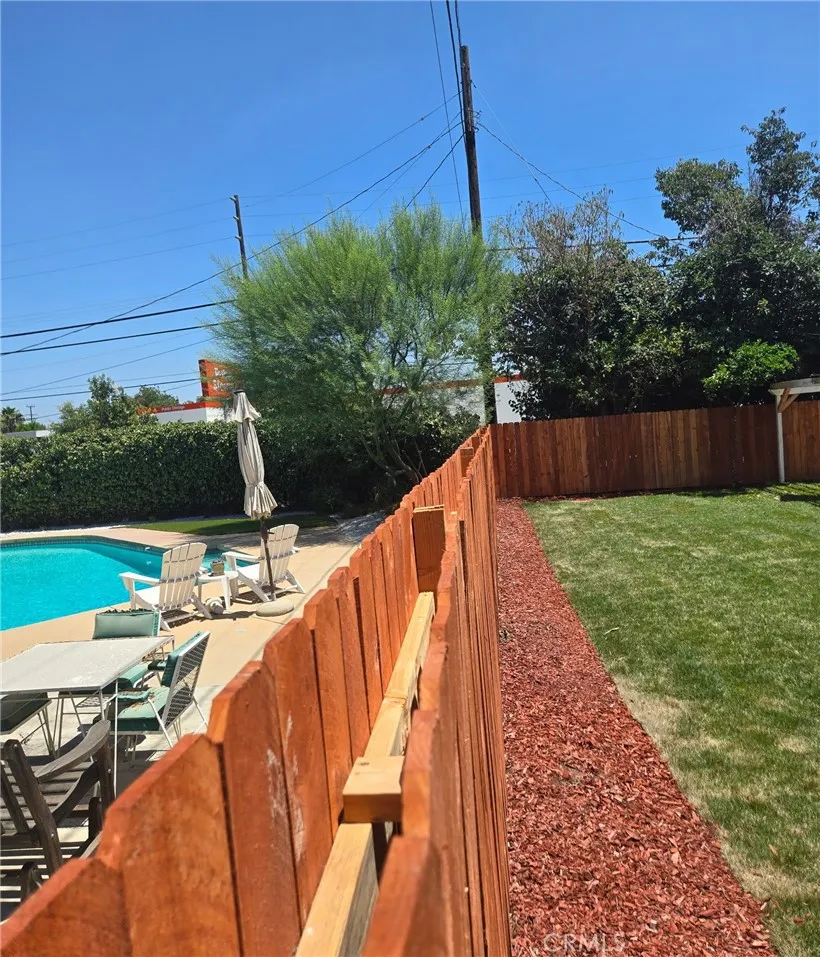17001 Cantara Lake Balboa, CA 91406