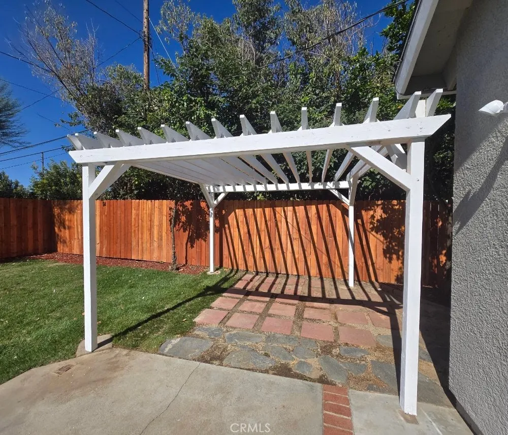17001 Cantara Lake Balboa, CA 91406