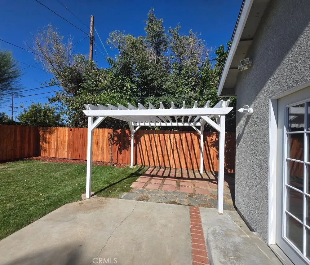 17001 Cantara Lake Balboa, CA 91406