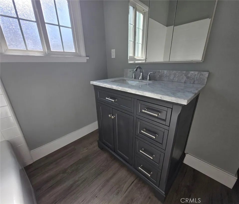 17001 Cantara Lake Balboa, CA 91406