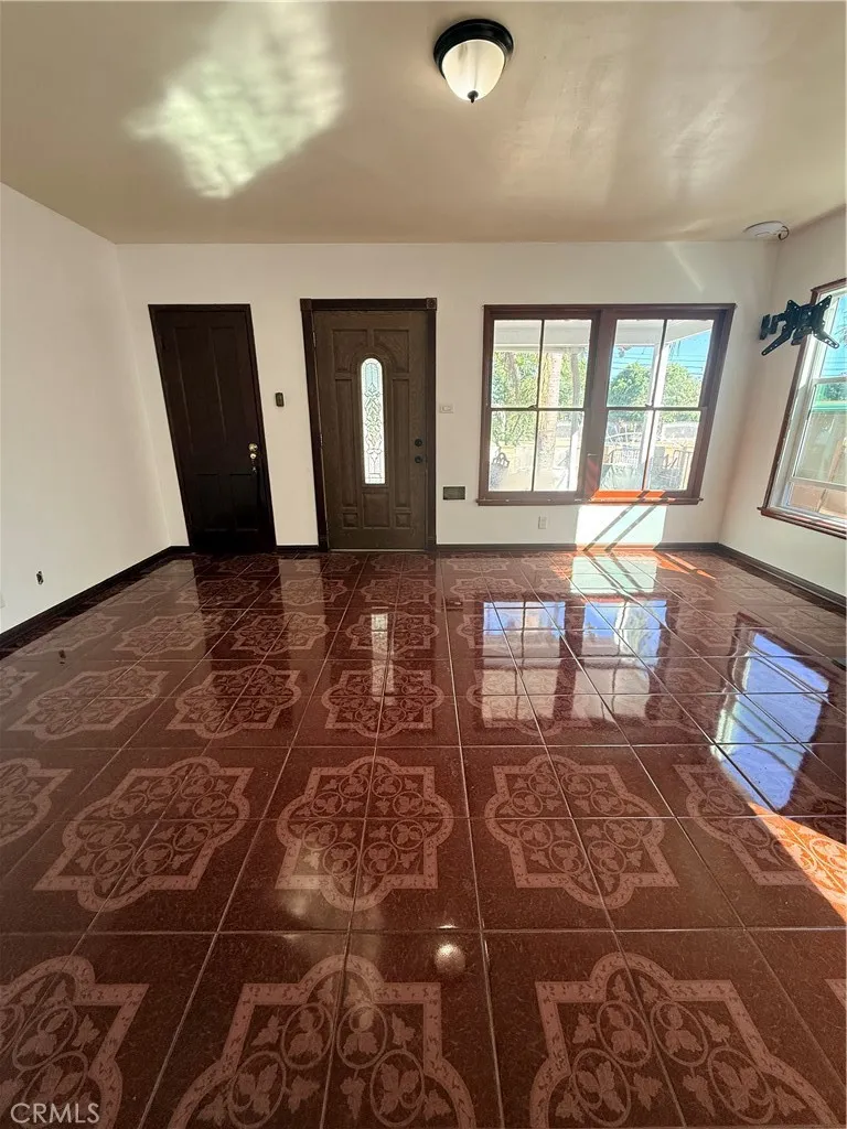 12821 Osborne Pacoima, CA 91331