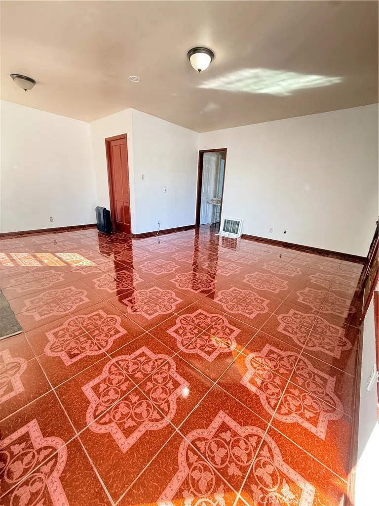 12821 Osborne Pacoima, CA 91331
