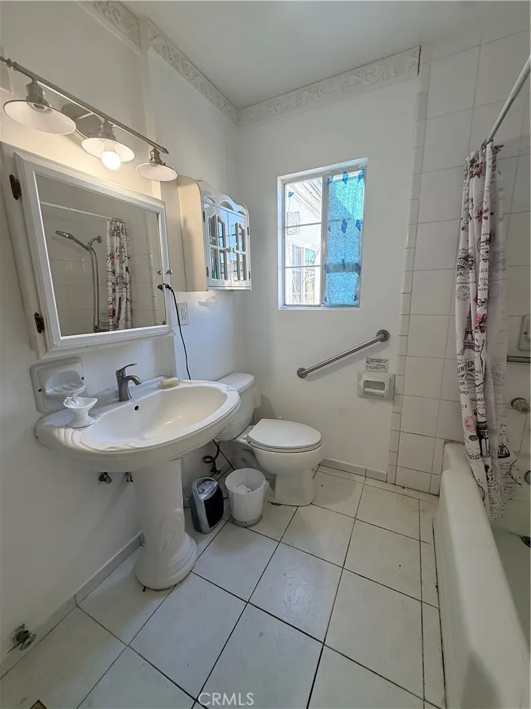 12821 Osborne Pacoima, CA 91331