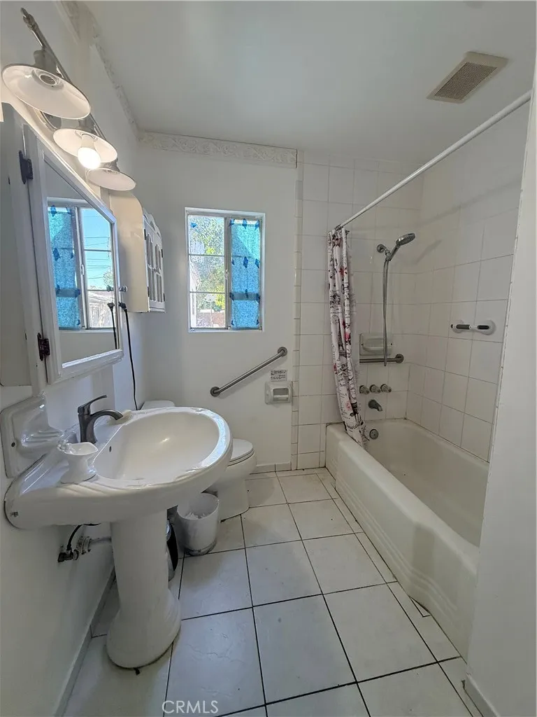 12821 Osborne Pacoima, CA 91331