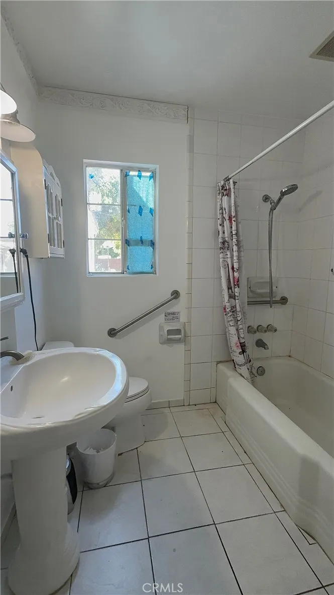 12821 Osborne Pacoima, CA 91331