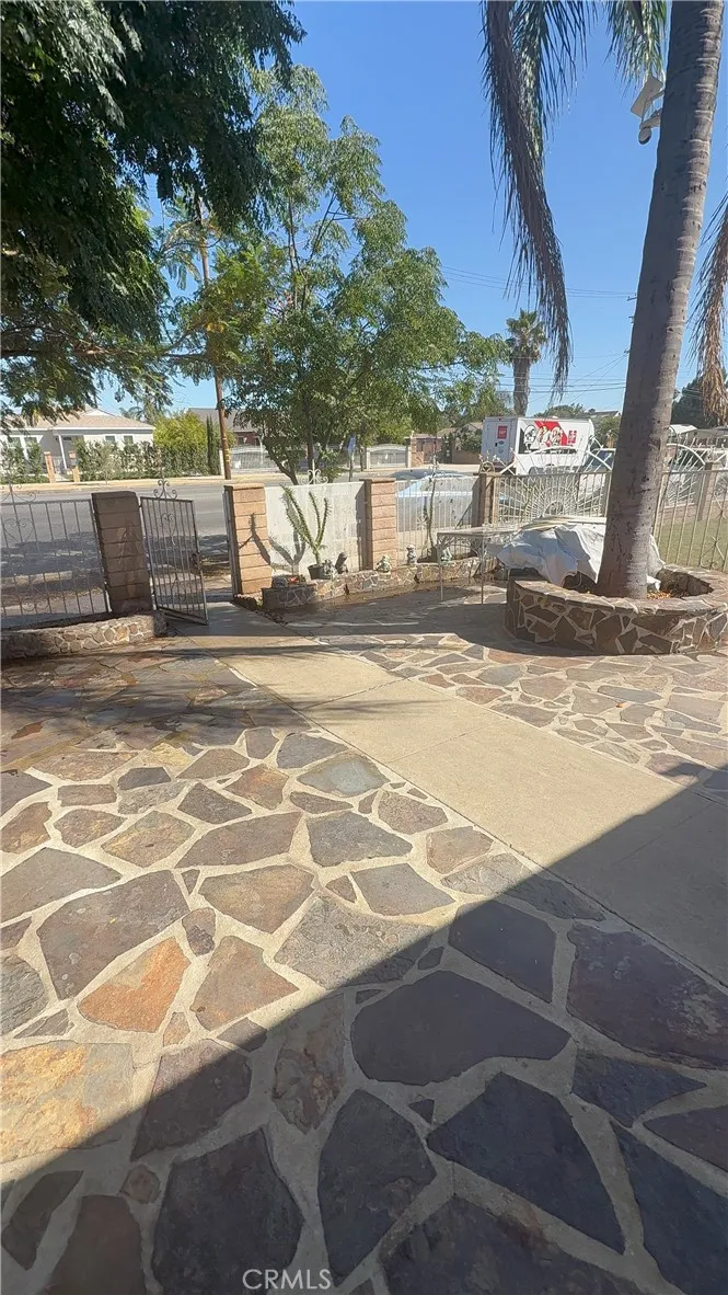 12821 Osborne Pacoima, CA 91331