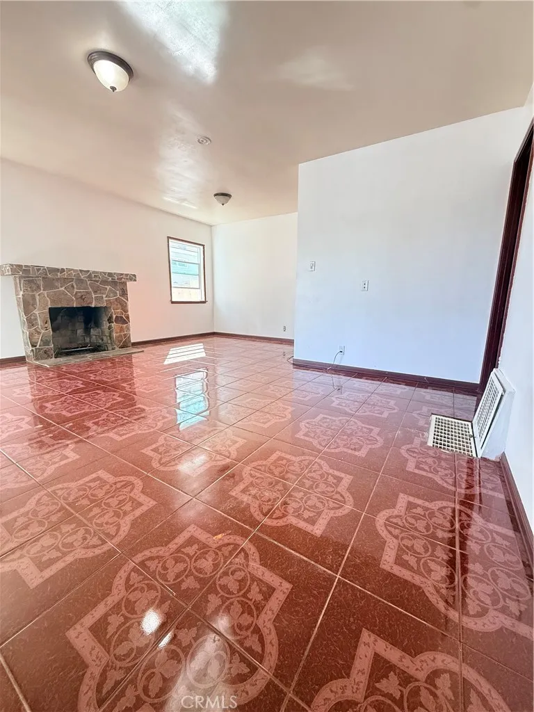 12821 Osborne Pacoima, CA 91331