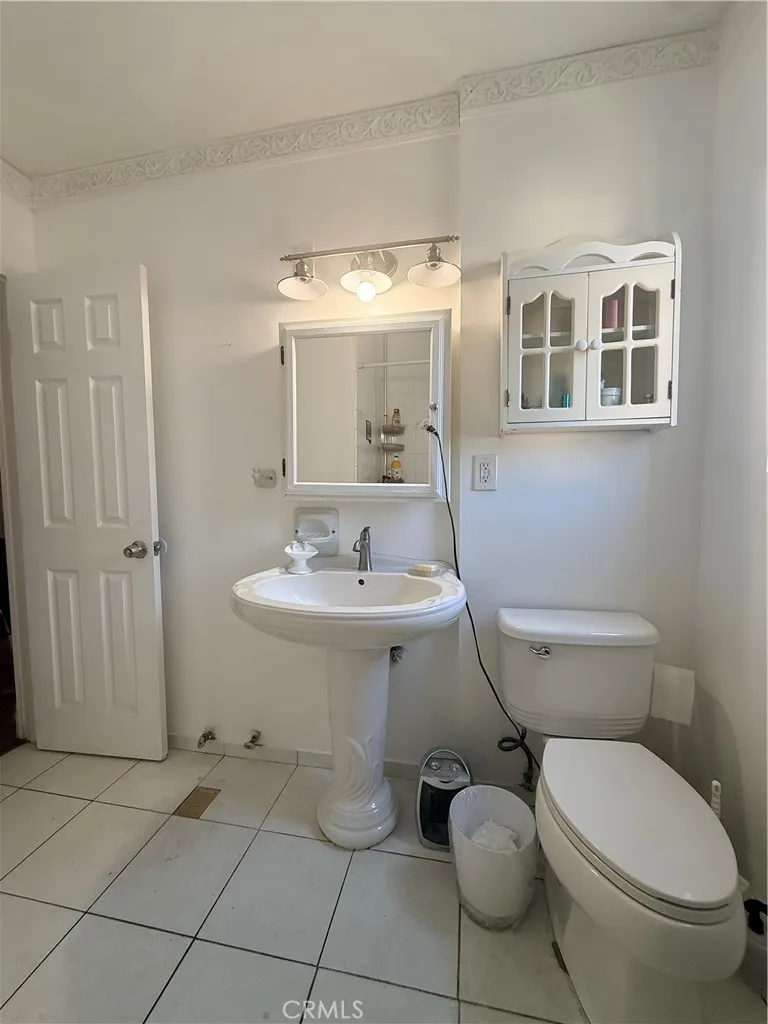 12821 Osborne Pacoima, CA 91331