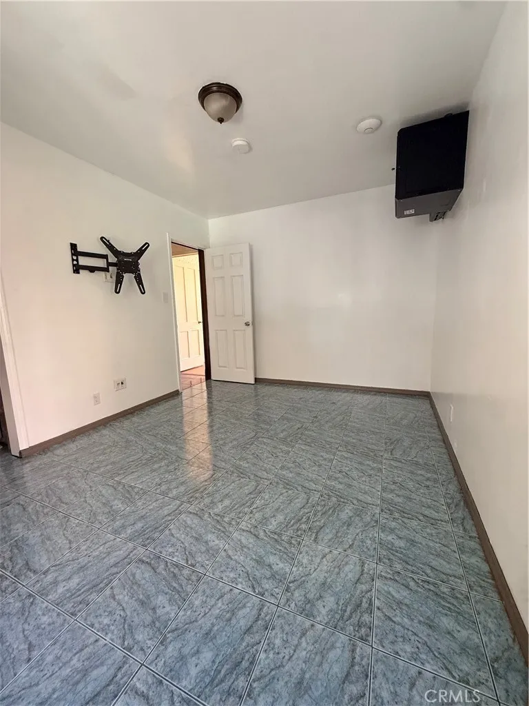12821 Osborne Pacoima, CA 91331