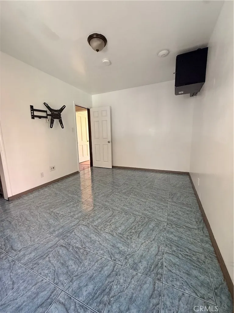 12821 Osborne Pacoima, CA 91331