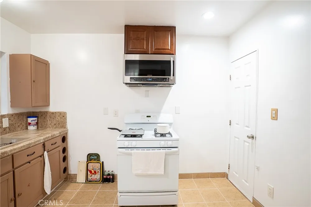 12821 Osborne Pacoima, CA 91331