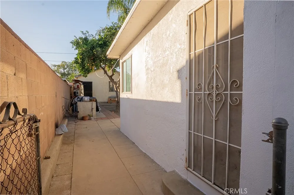 12821 Osborne Pacoima, CA 91331