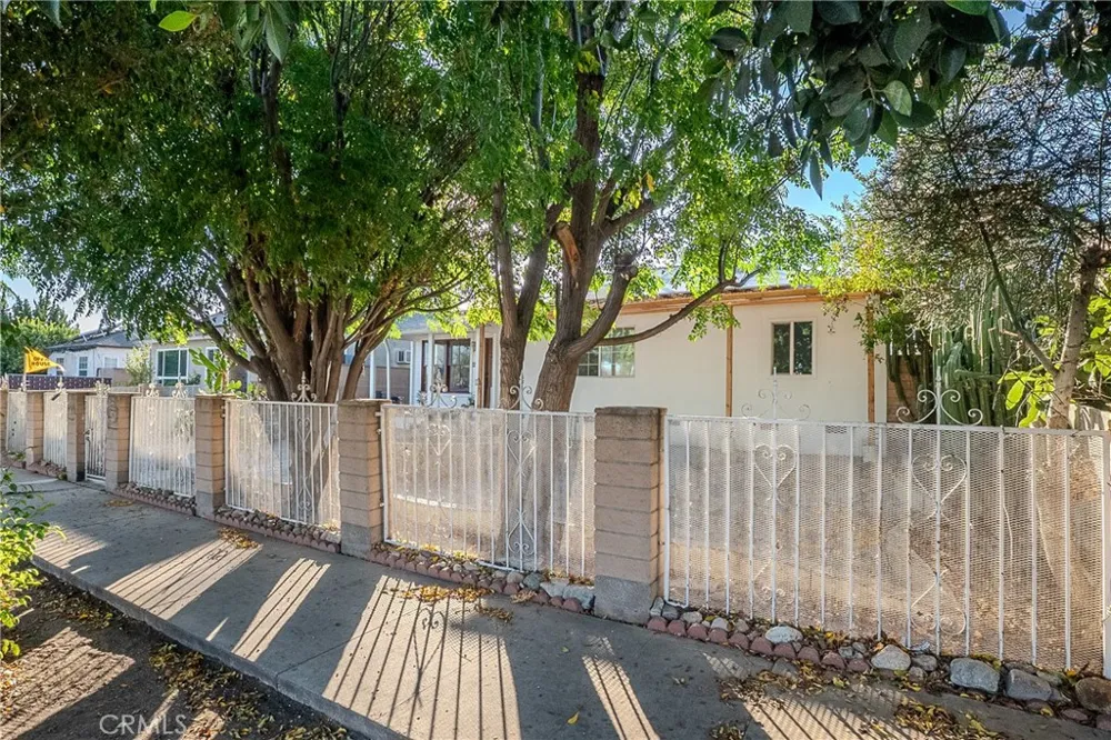 12821 Osborne Pacoima, CA 91331