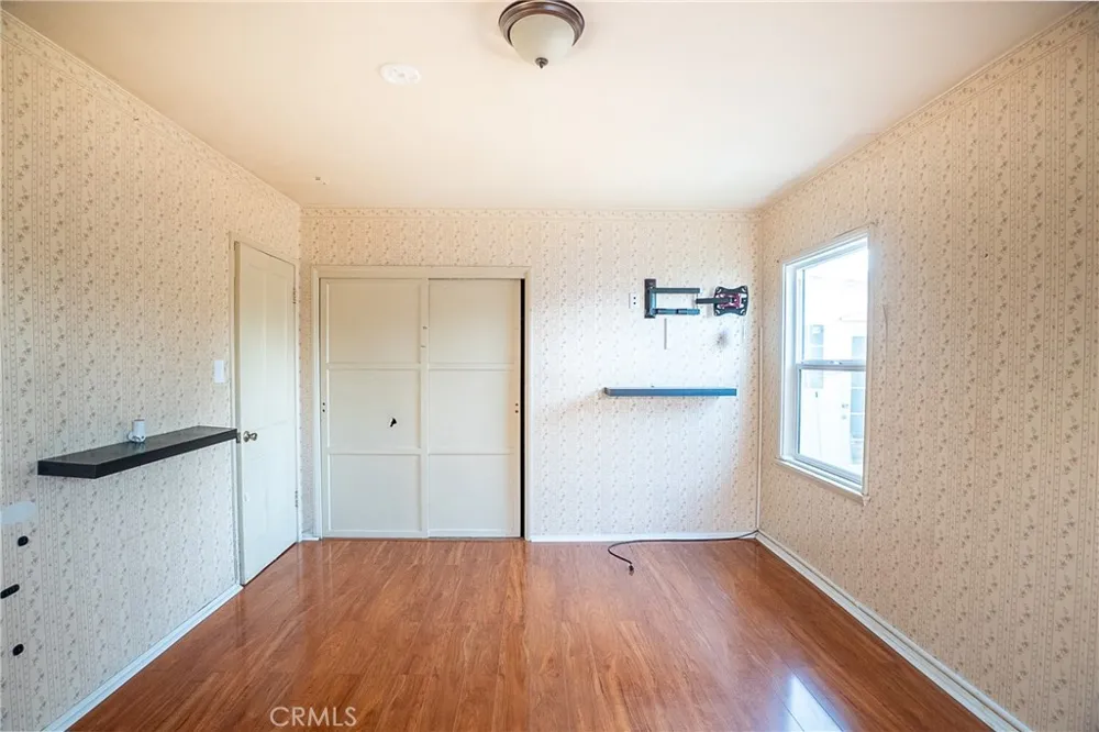 12821 Osborne Pacoima, CA 91331