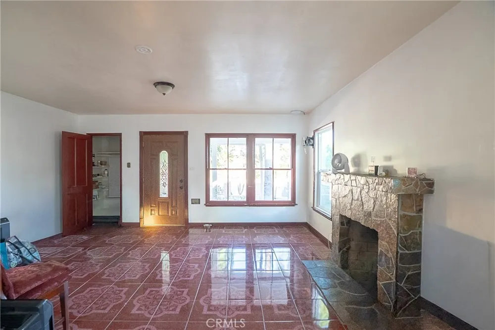 12821 Osborne Pacoima, CA 91331