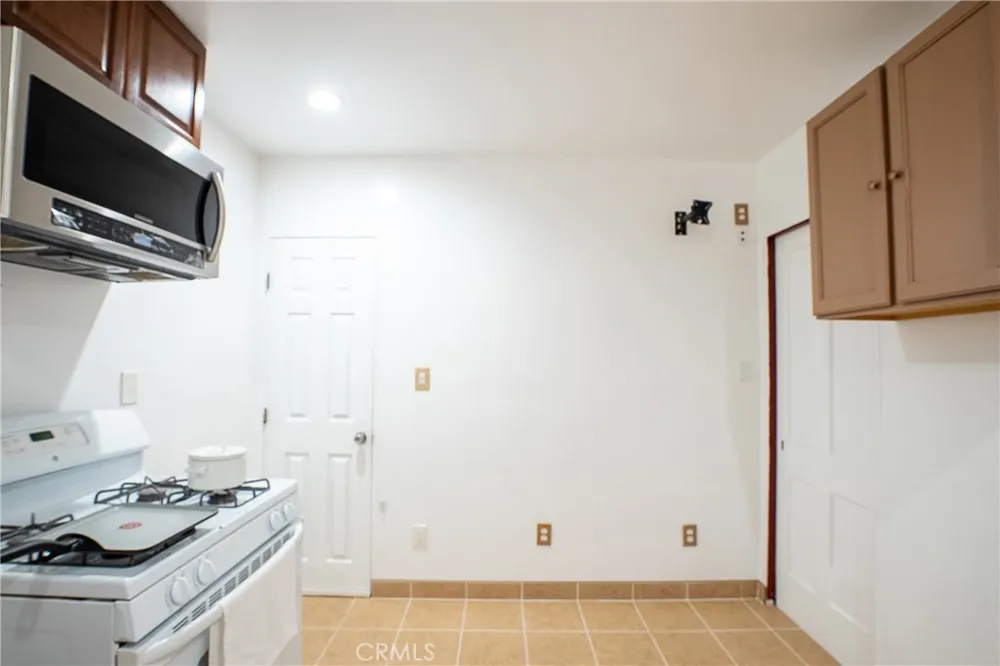 12821 Osborne Pacoima, CA 91331