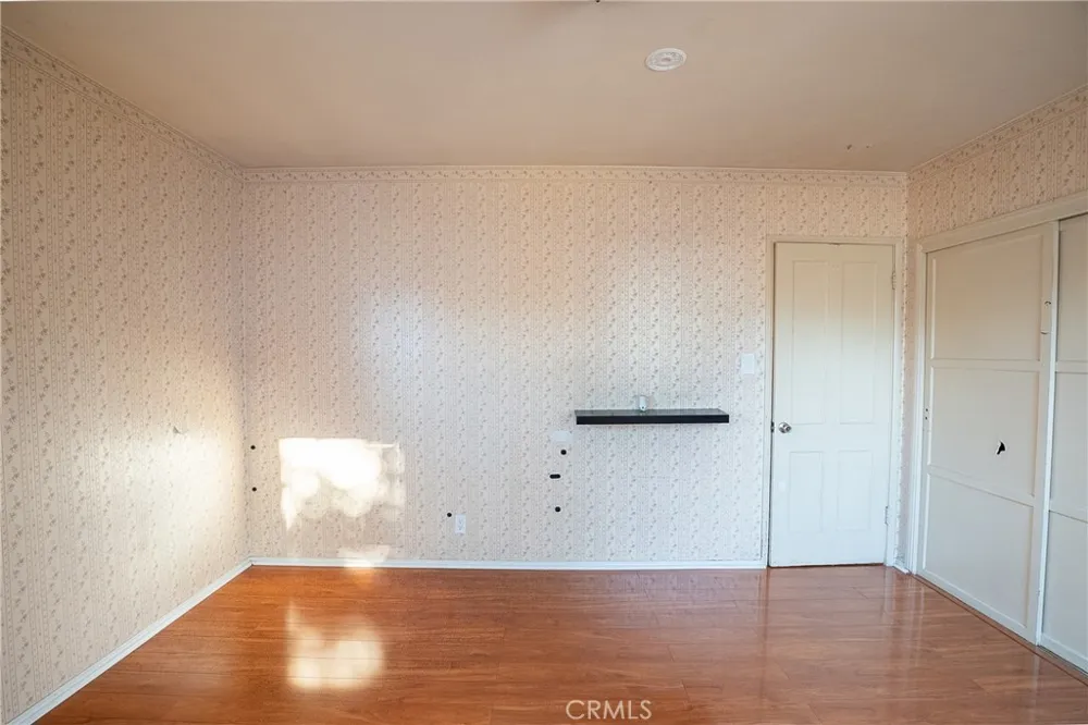 12821 Osborne Pacoima, CA 91331