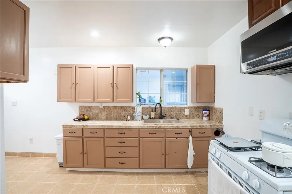12821 Osborne Pacoima, CA 91331