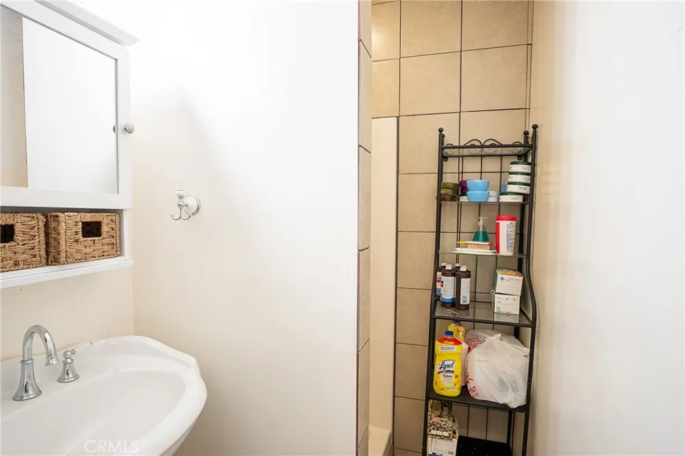 12821 Osborne Pacoima, CA 91331