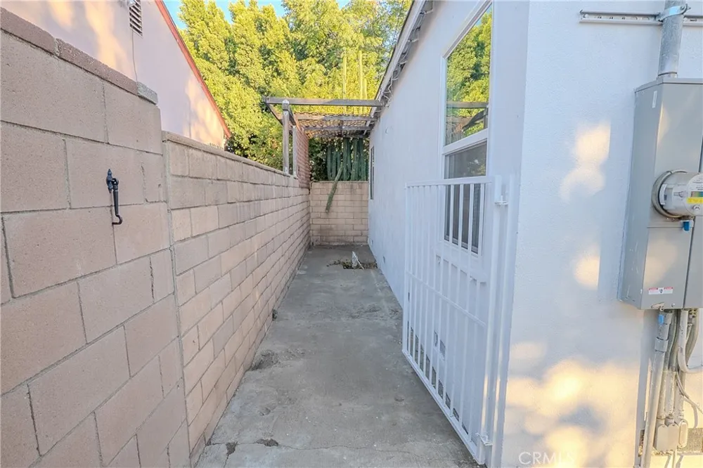 12821 Osborne Pacoima, CA 91331