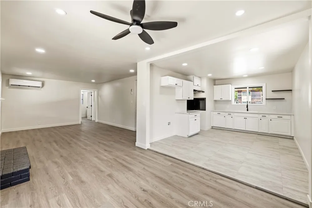8417 Columbus North Hills, CA 91343