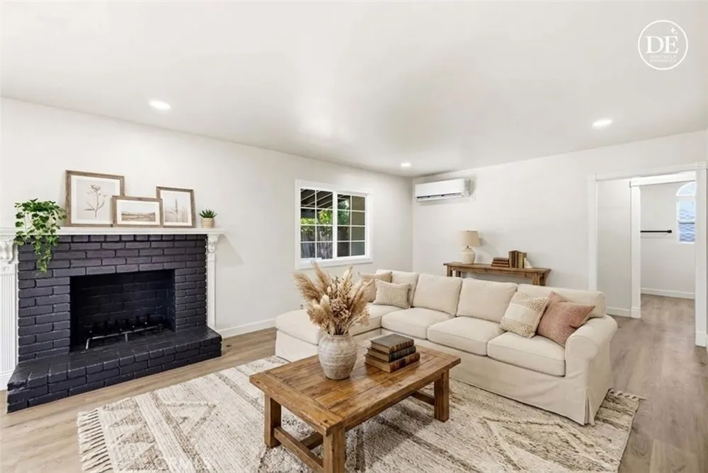 8417 Columbus North Hills, CA 91343