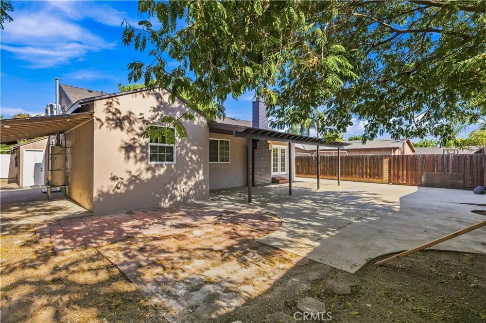 8417 Columbus North Hills, CA 91343
