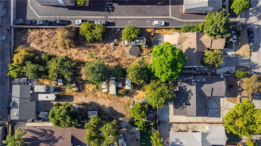 8417 Columbus North Hills, CA 91343