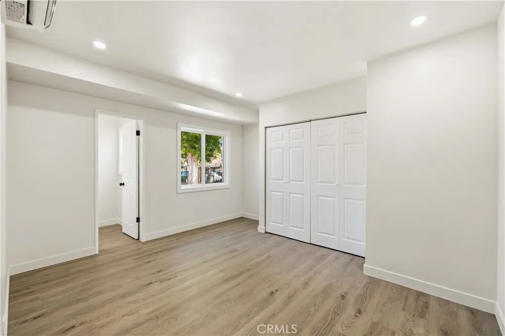 8417 Columbus North Hills, CA 91343