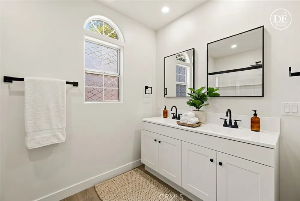8417 Columbus North Hills, CA 91343