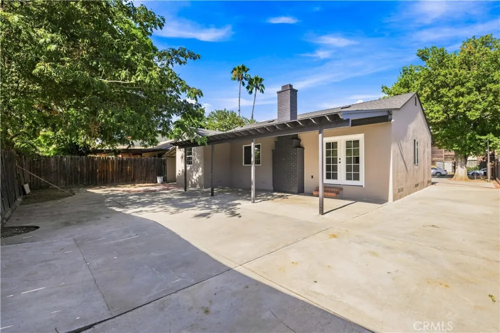 8417 Columbus North Hills, CA 91343