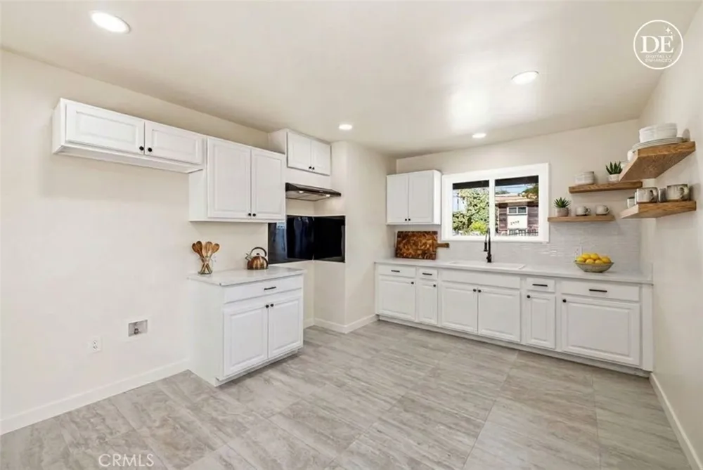 8417 Columbus North Hills, CA 91343
