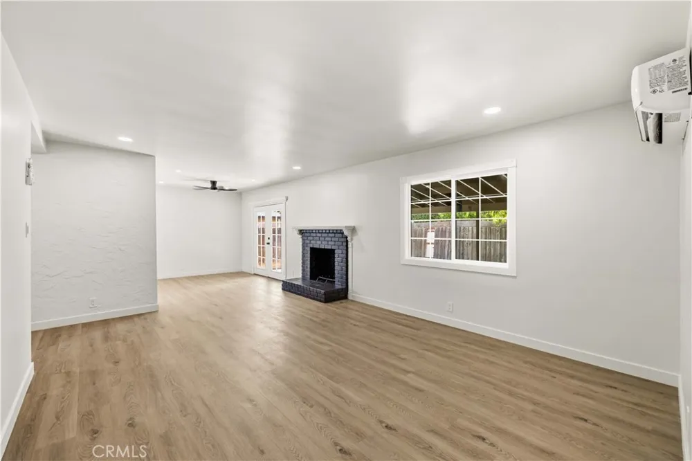 8417 Columbus North Hills, CA 91343