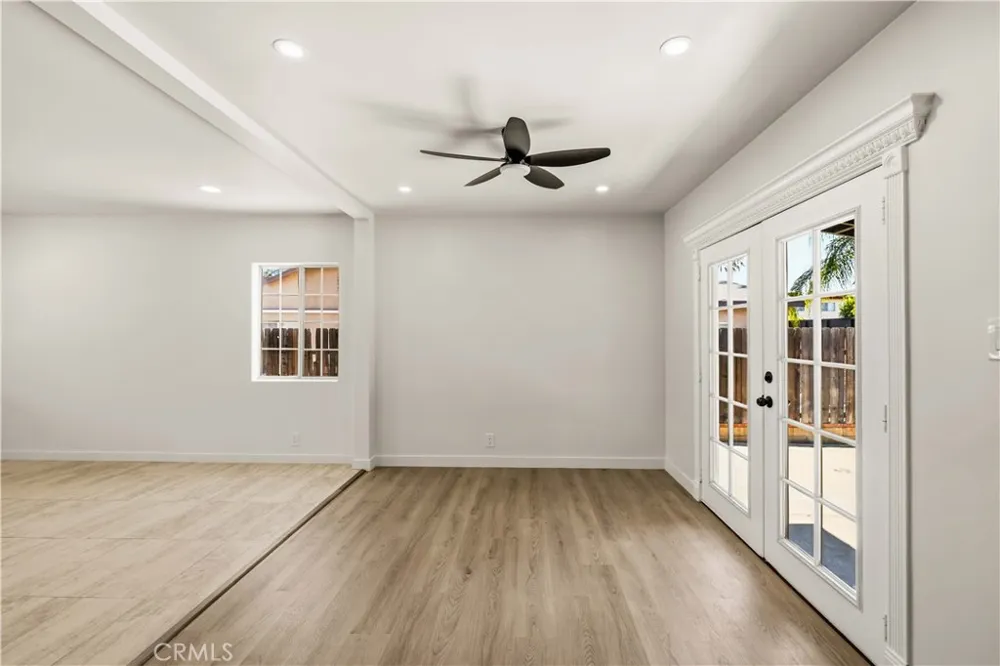 8417 Columbus North Hills, CA 91343