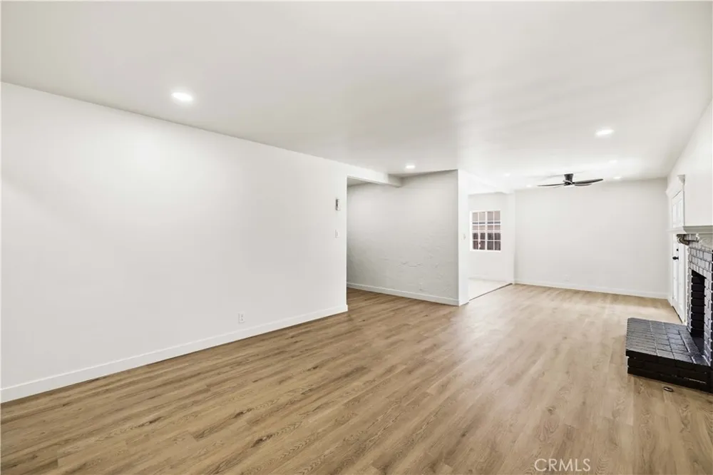 8417 Columbus North Hills, CA 91343