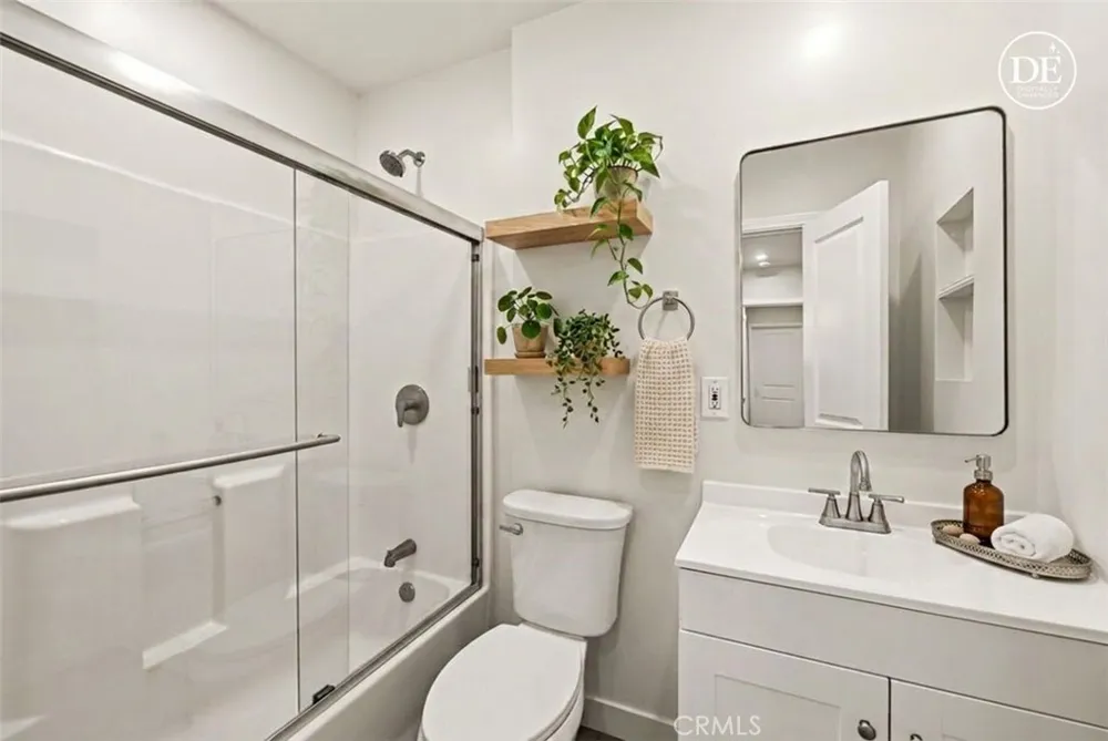 8417 Columbus North Hills, CA 91343