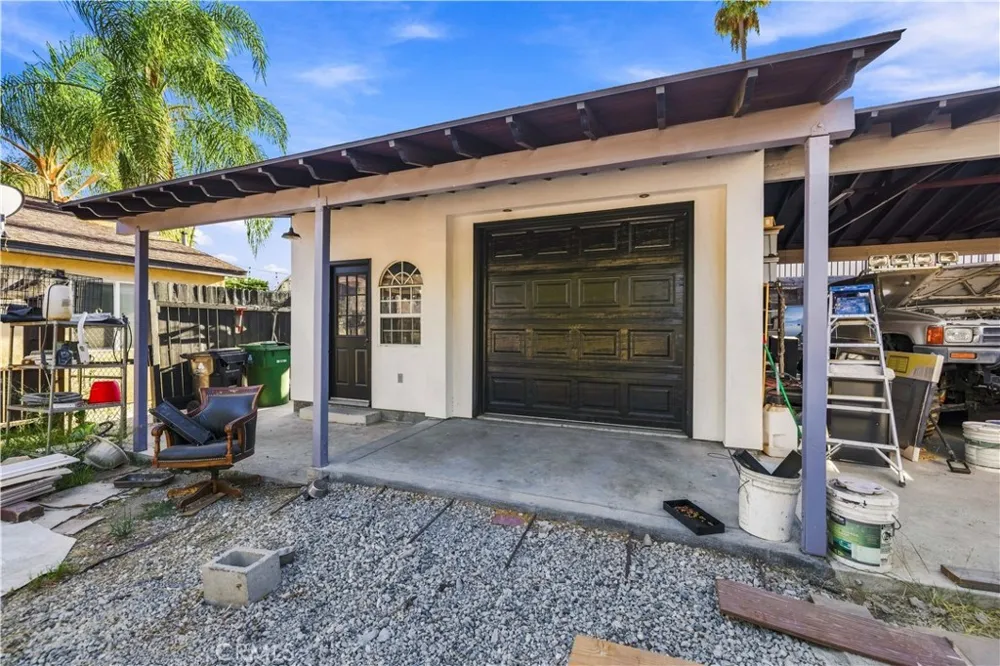 8417 Columbus North Hills, CA 91343