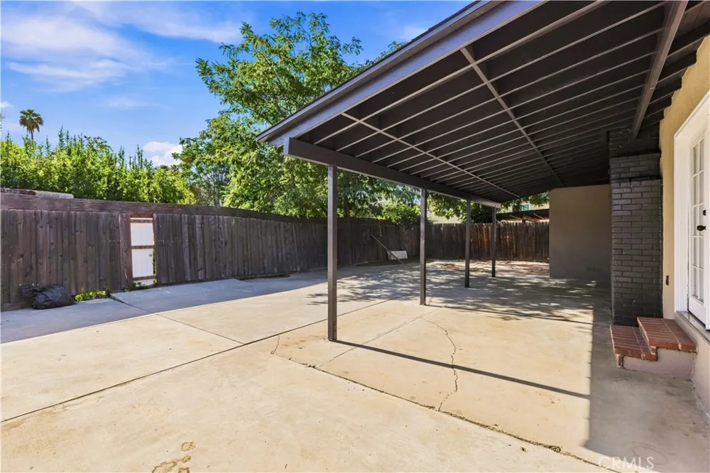 8417 Columbus North Hills, CA 91343